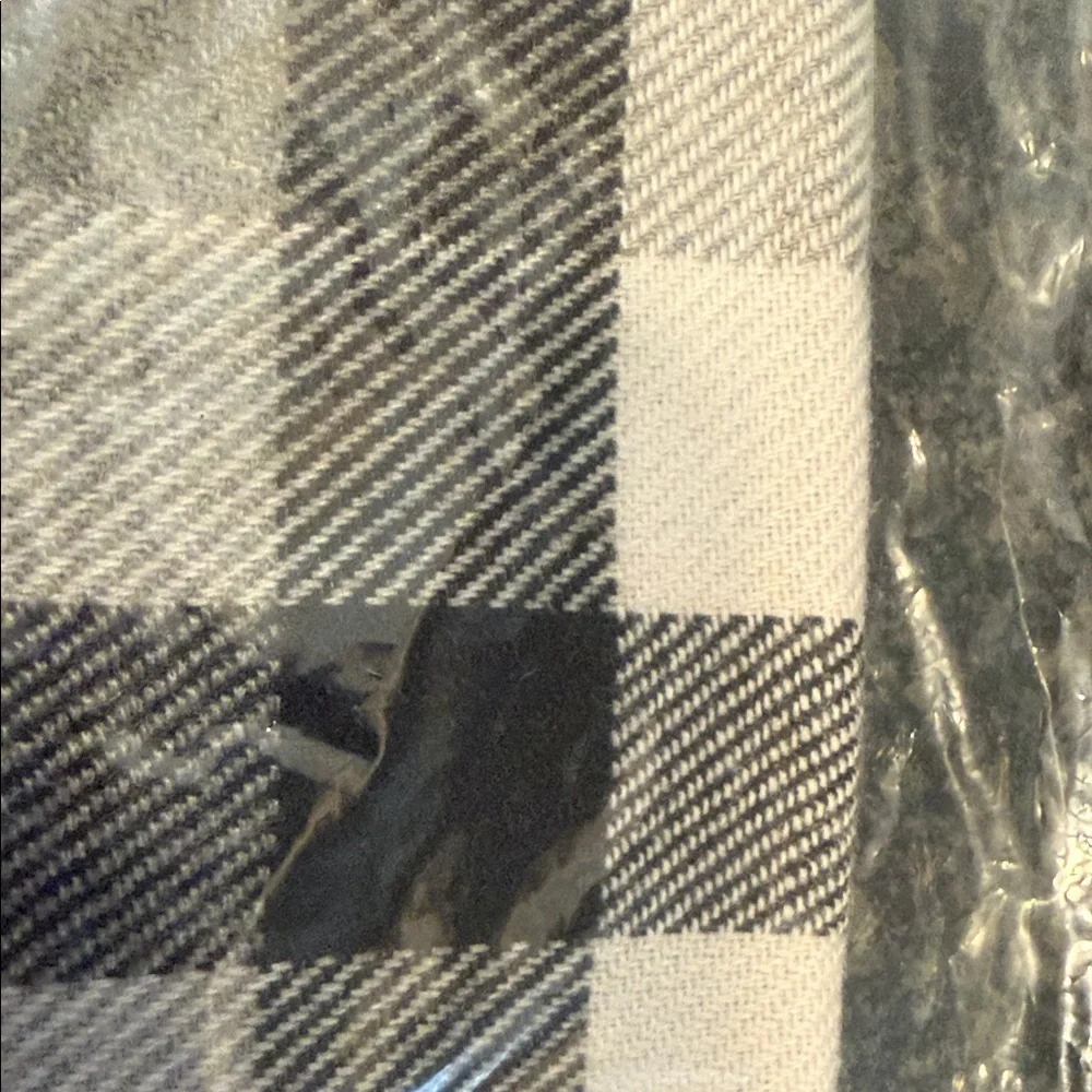 Clara Clark Black Gray and Red Plaid Scarf Brand new Unisex 100% Acrylic